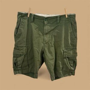 Olive Green Cargo Shorts.  Mens old navy.